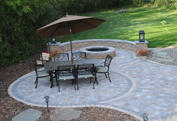 Firepit with seat walls