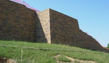 Big Wall with Bump Out